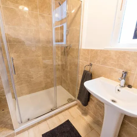 Modern&Spacious House Perfect for Teams Luton  Exterior foto