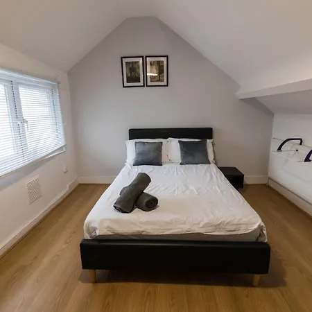 Modern&Spacious House Perfect for Teams Luton  Exterior foto