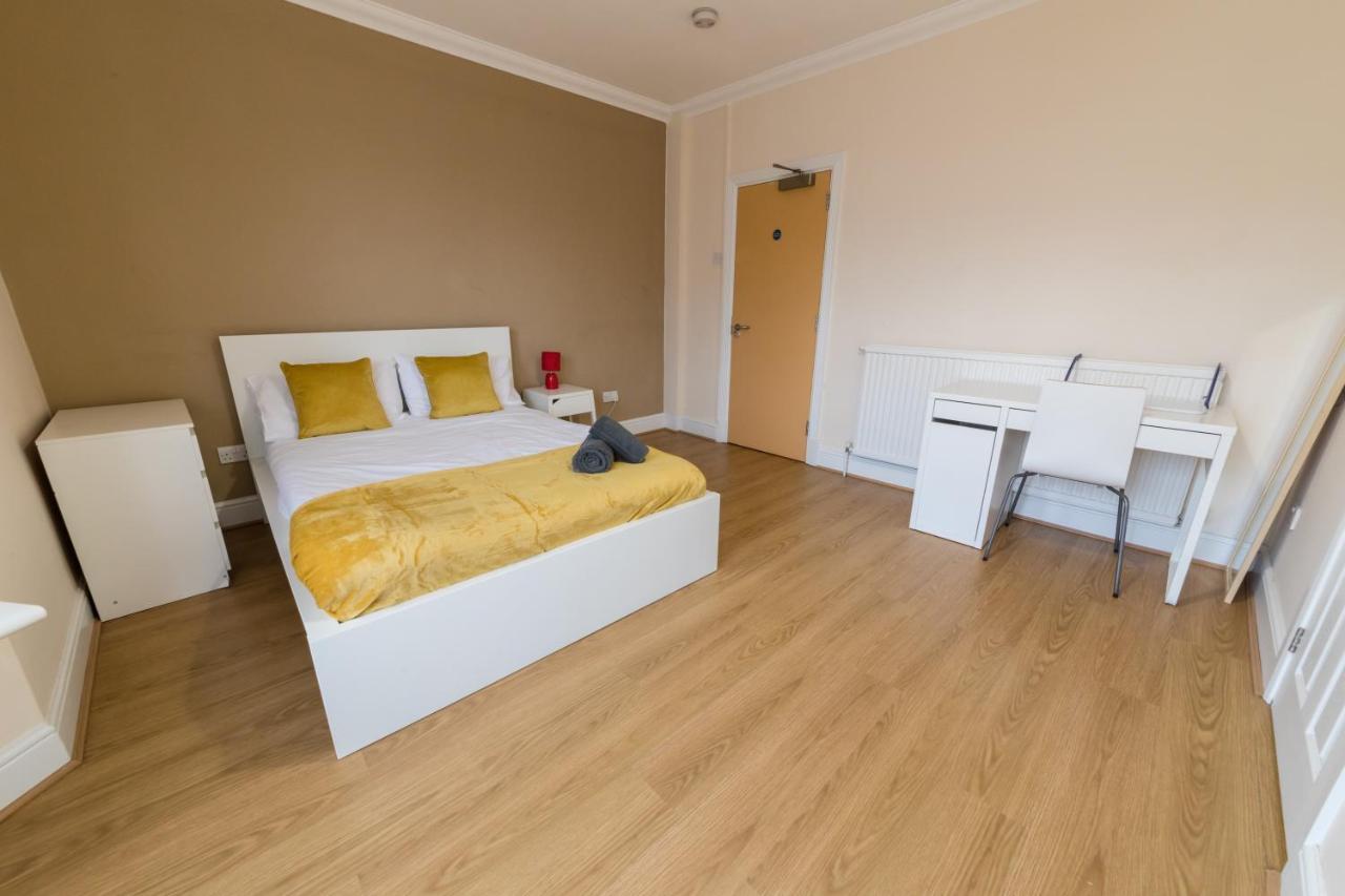 Modern, Spacious Ideal For Work Teams And Groups *