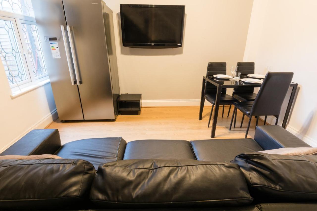 Modern, Spacious Ideal For Work Teams And Groups * Luton (Bedfordshire)