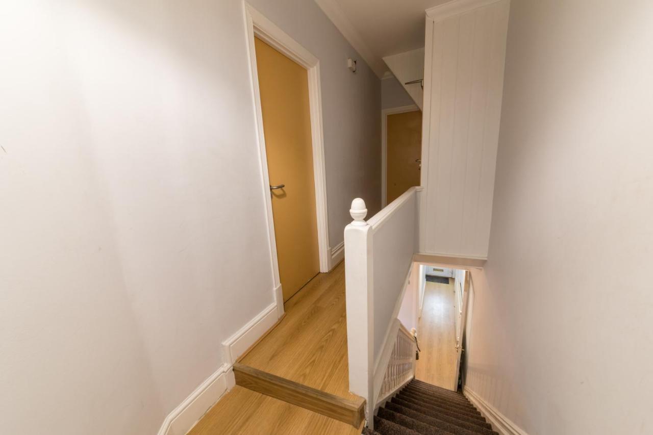 Modern, Spacious Ideal For Work Teams And Groups