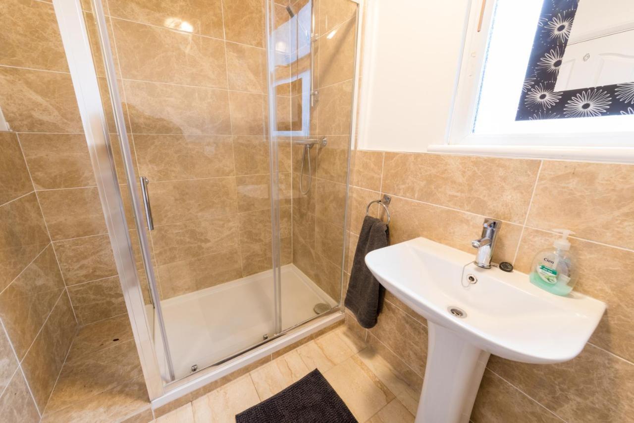Modern, Spacious Ideal For Work Teams And Groups Luton (Bedfordshire)