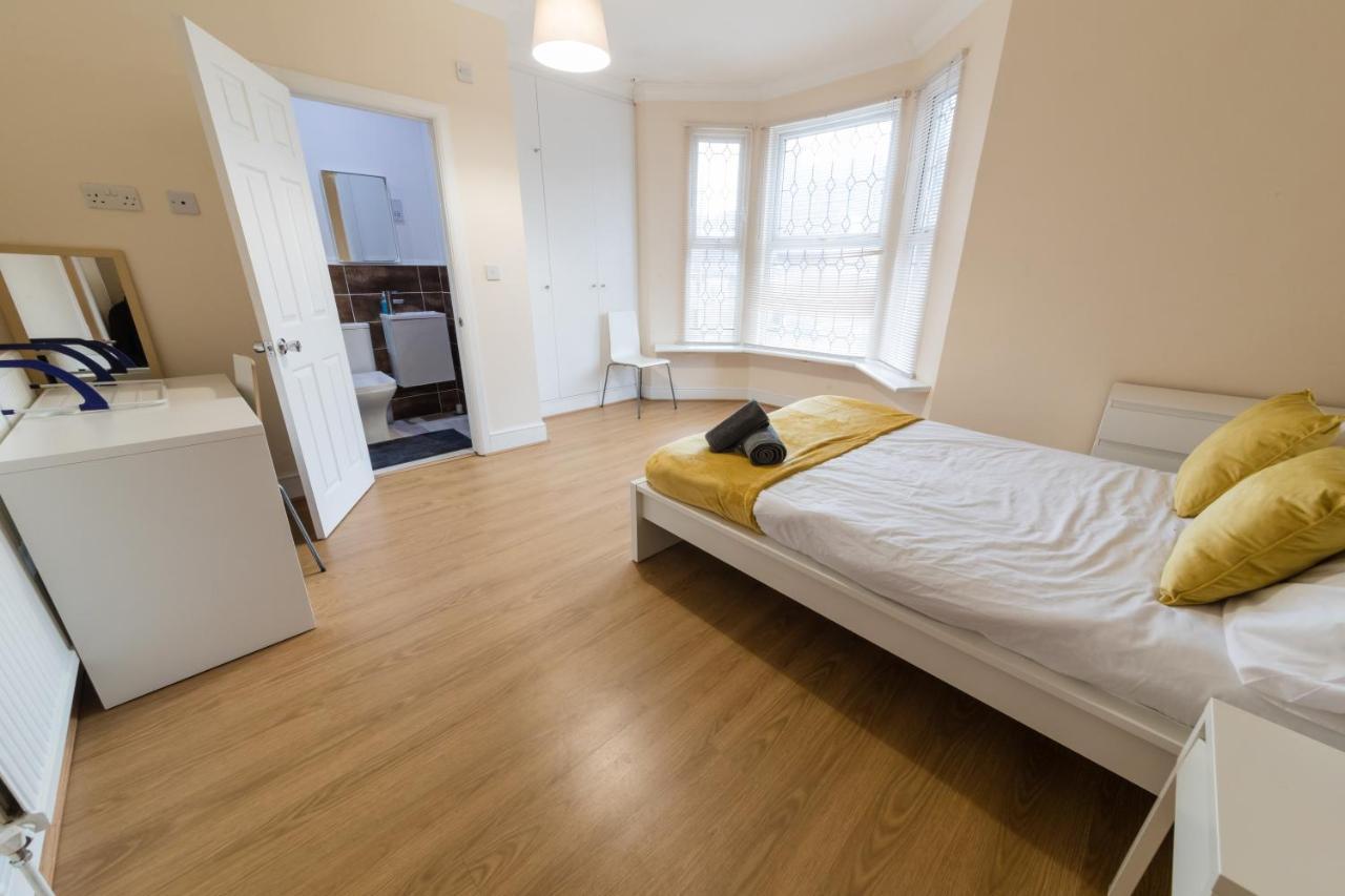 Modern, Spacious Ideal For Work Teams And Groups *