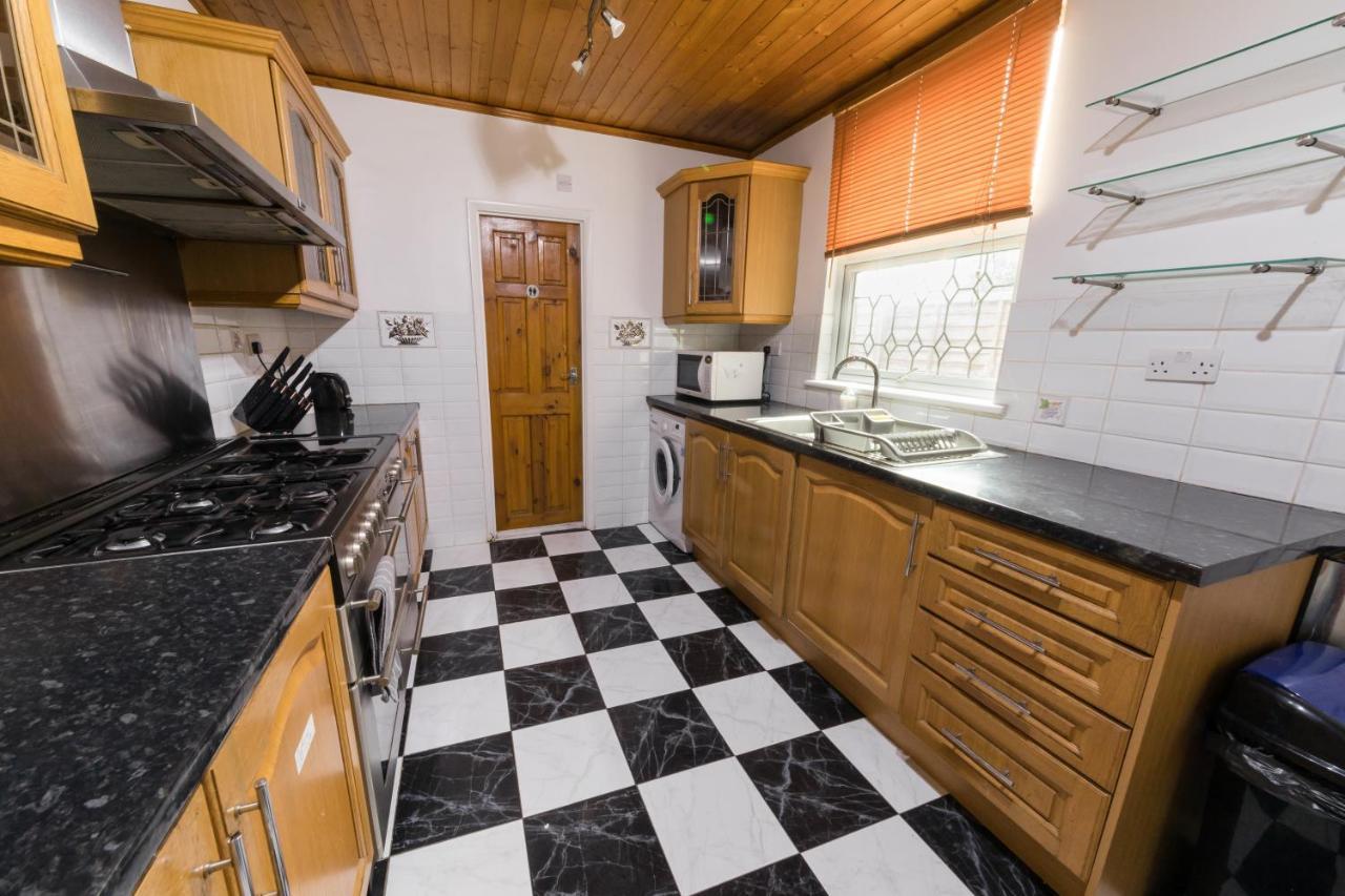 Modern, Spacious Ideal For Work Teams And Groups *