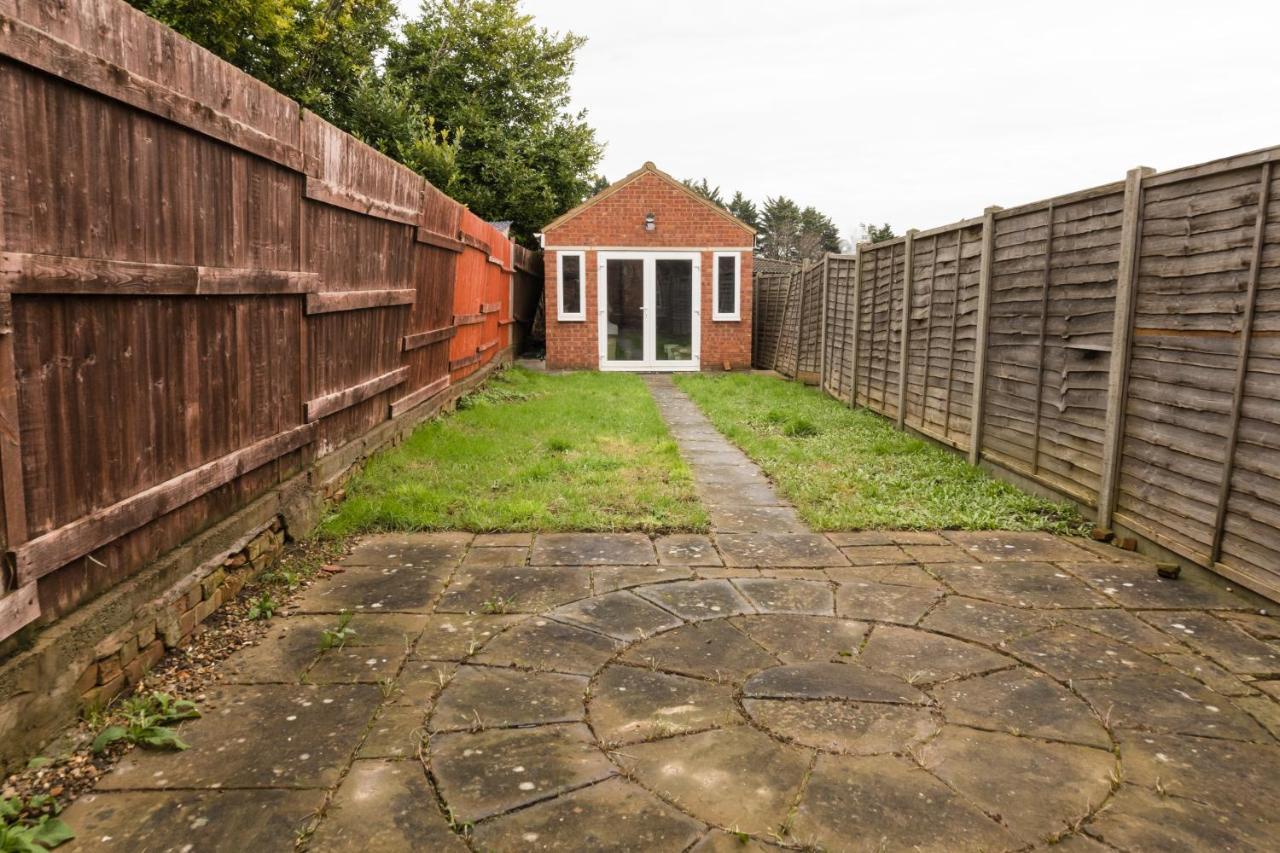 Modern, Spacious Ideal For Work Teams And Groups Apartment Luton (Bedfordshire)
